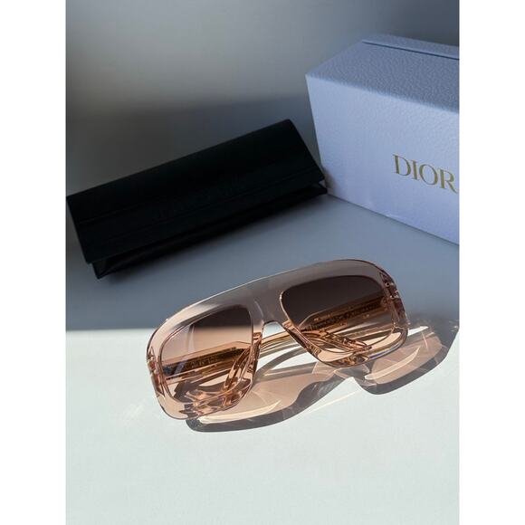 NEW Dior Signature M1U Mask Sunglasses in Pink Transparent - Picture 4 of 8